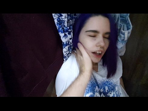 ❤️ 在壁櫥裡找到我姐姐並幫她射精 ❤️❌ 色情 在我們 ❤